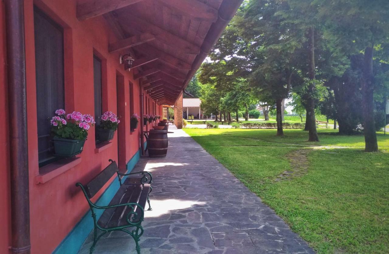 Agriturismo Isola Augusta パラッツォーロ・デッロ・ステッラ エクステリア 写真