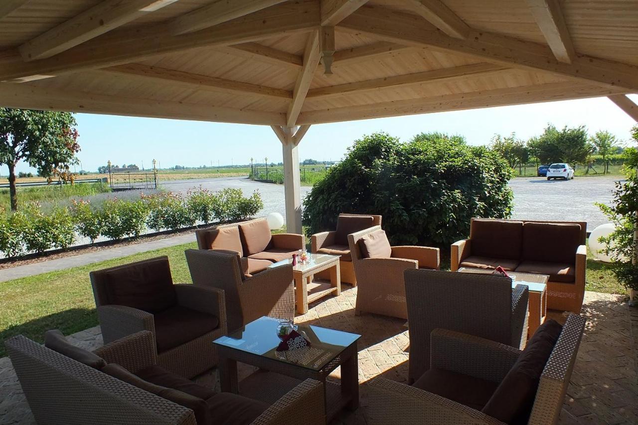 Agriturismo Isola Augusta パラッツォーロ・デッロ・ステッラ エクステリア 写真